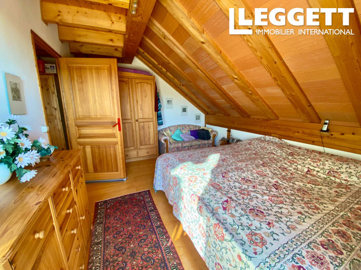 Image No.8-4 Bed House for sale