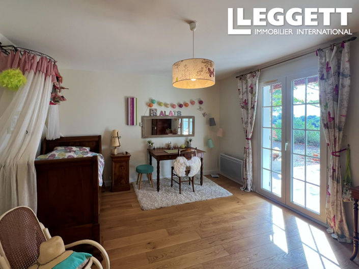 Image No.10-3 Bed House for sale