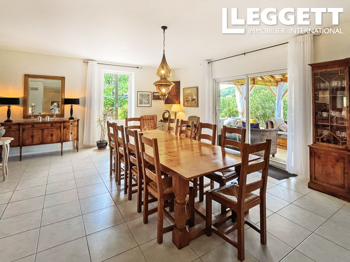 Image No.8-10 Bed Chateaux for sale