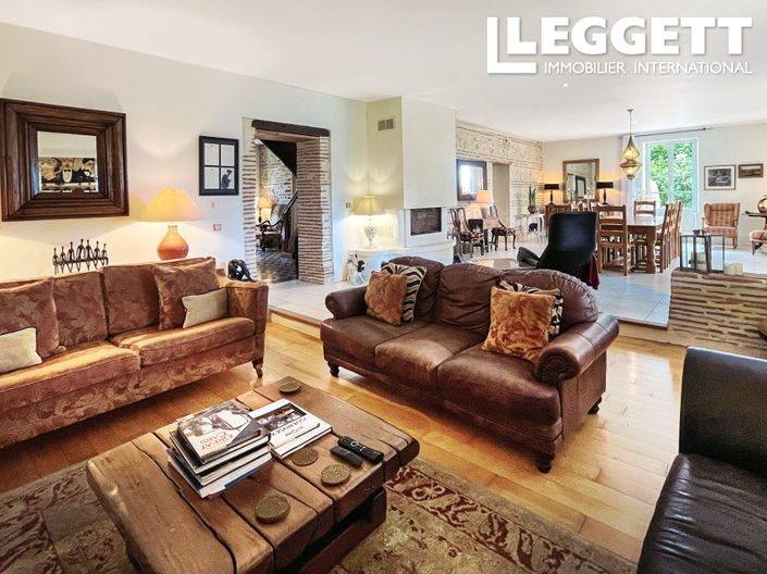 Image No.9-10 Bed Chateaux for sale