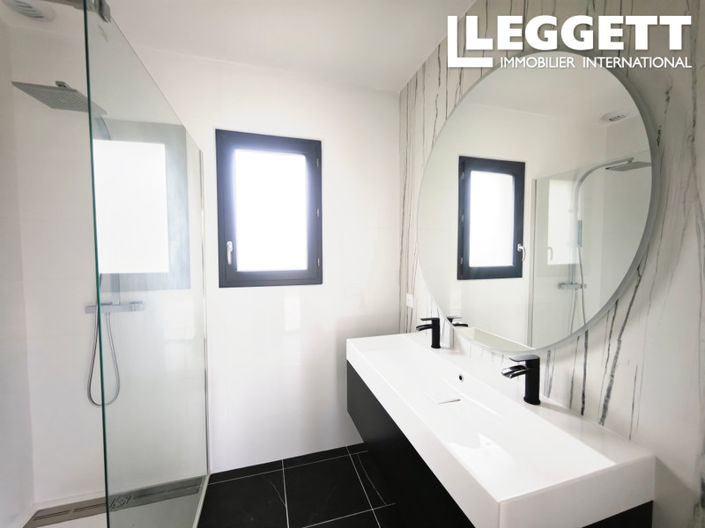 Image No.8-4 Bed House for sale