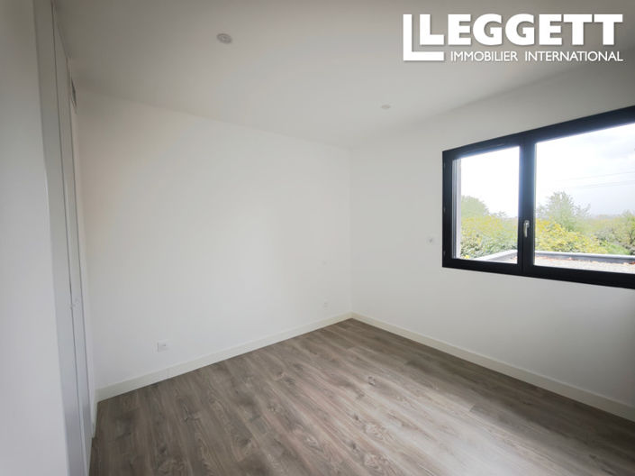 Image No.9-4 Bed House for sale