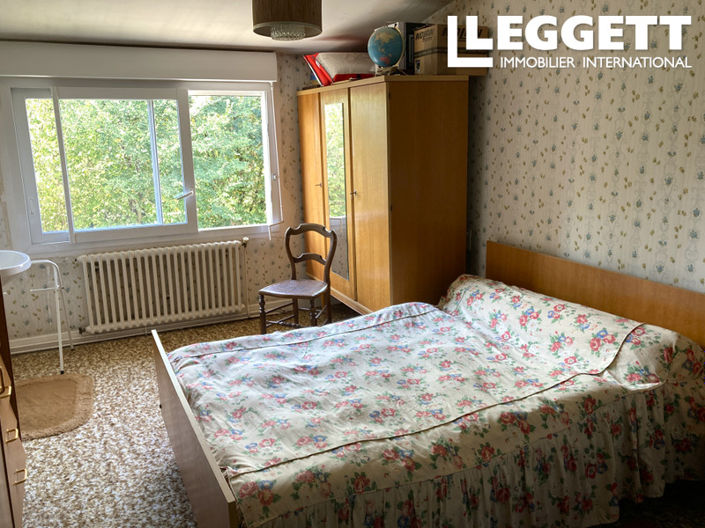 Image No.8-5 Bed House for sale