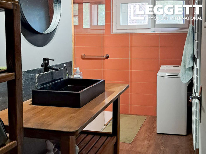 Image No.8-5 Bed House for sale