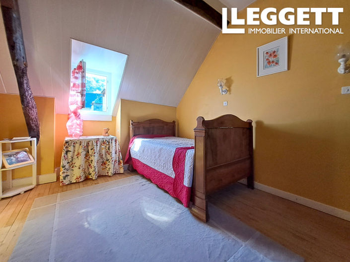 Image No.6-5 Bed House for sale