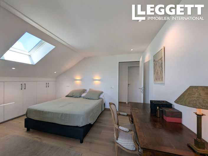 Image No.8-3 Bed House for sale