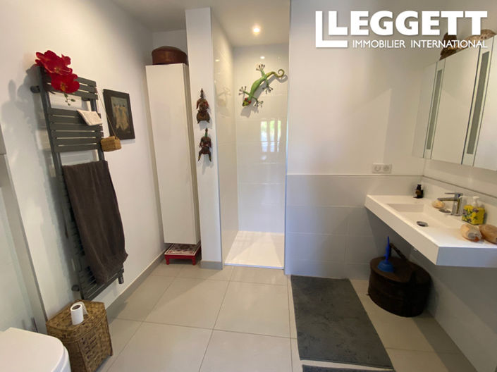 Image No.8-4 Bed House for sale