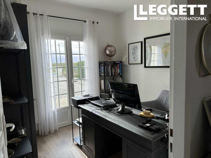 Image No.8-3 Bed House for sale