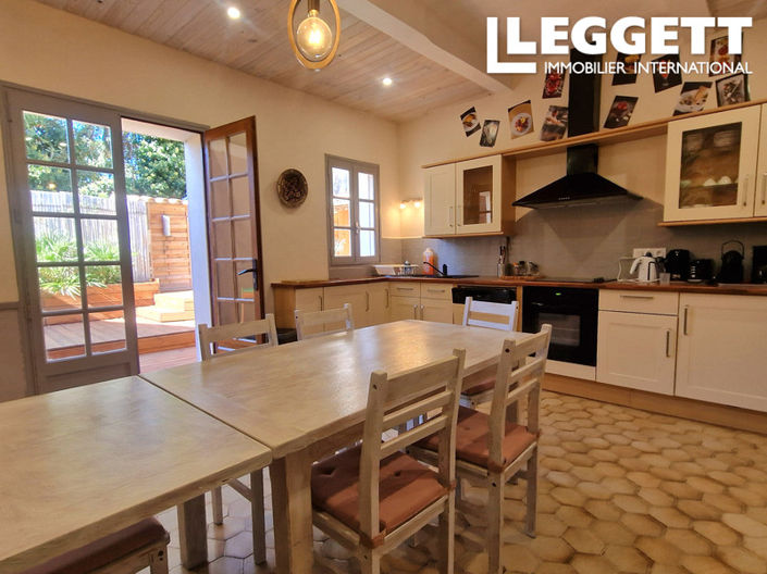 Image No.6-6 Bed House for sale