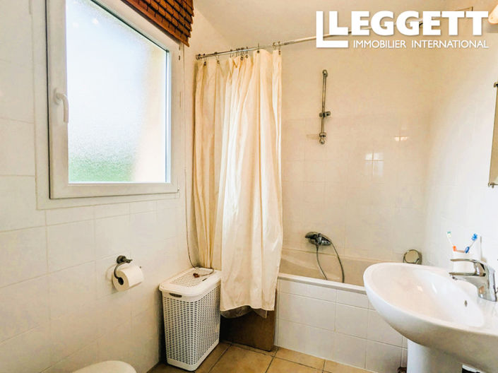 Image No.10-2 Bed House for sale