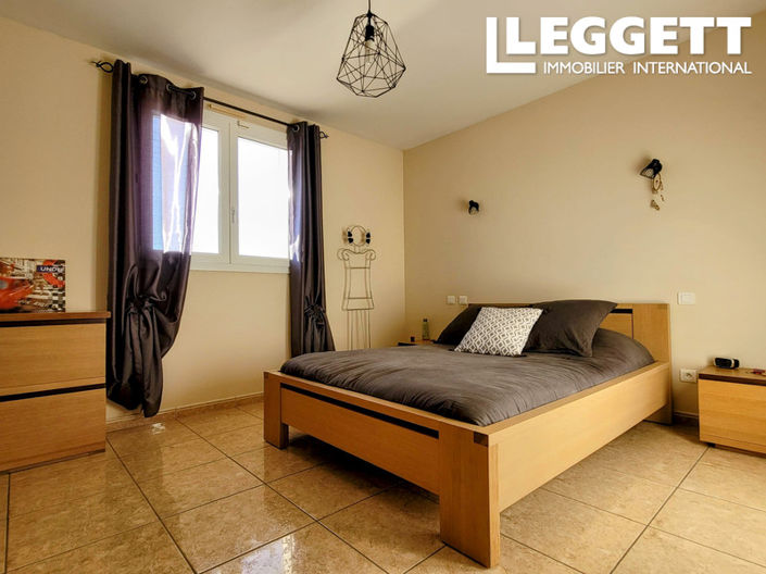 Image No.7-4 Bed House for sale