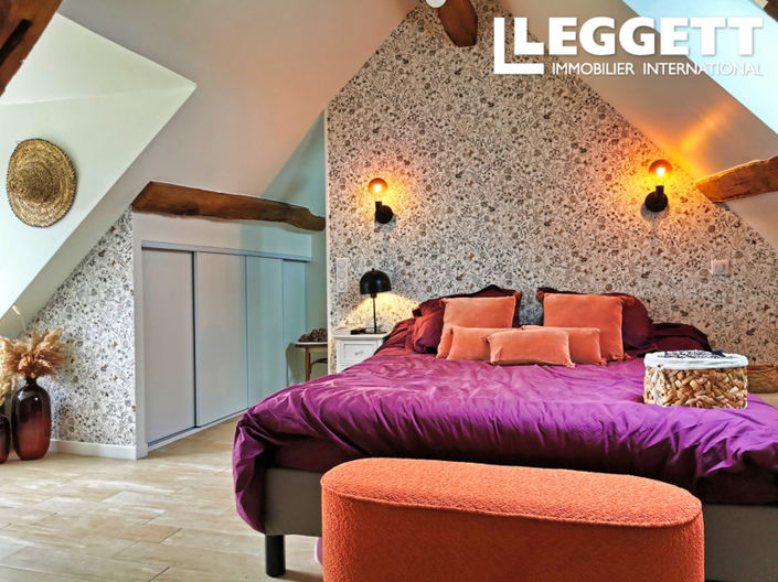 Image No.8-5 Bed House for sale