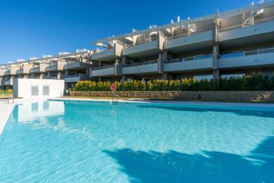 A4-1-Sunny-Golf-apartments-Estepona-pool--Abril-2025