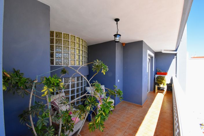 Image No.20-6 Bed Townhouse for sale