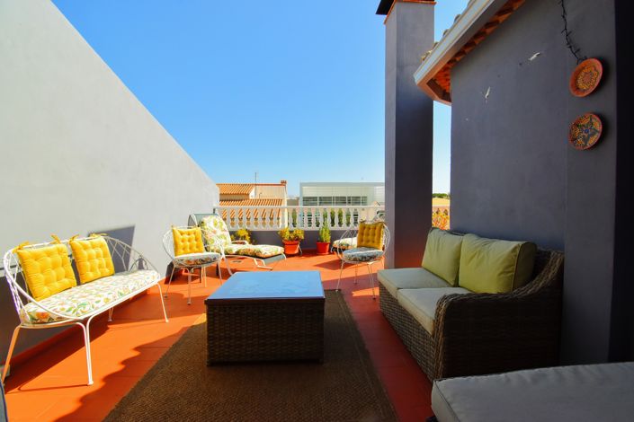 Image No.22-6 Bed Townhouse for sale