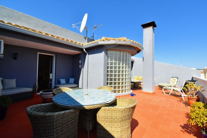 Image No.24-6 Bed Townhouse for sale