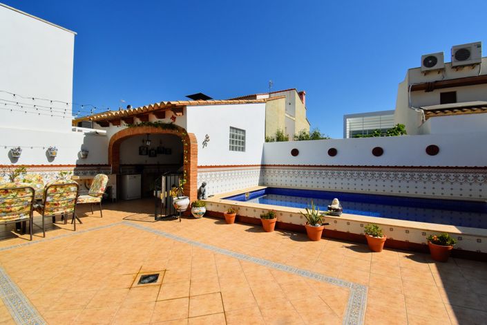 Image No.26-6 Bed Townhouse for sale