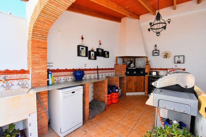 Image No.27-6 Bed Townhouse for sale