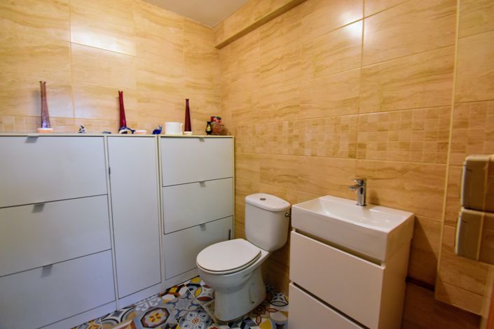 Image No.30-6 Bed Townhouse for sale