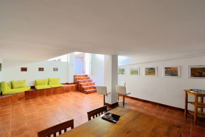 Image No.31-6 Bed Townhouse for sale