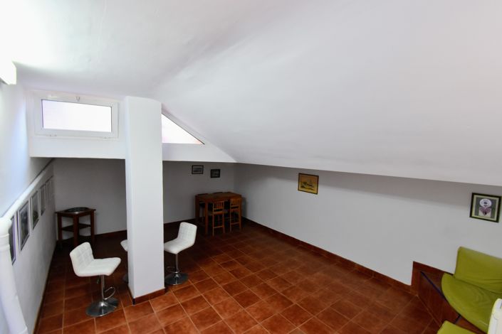 Image No.32-6 Bed Townhouse for sale