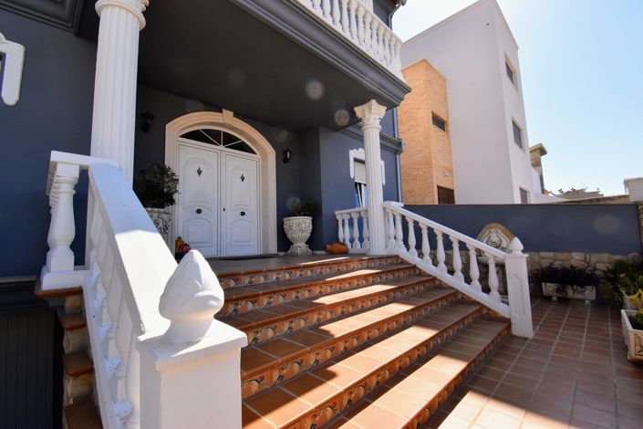 Image No.33-6 Bed Townhouse for sale