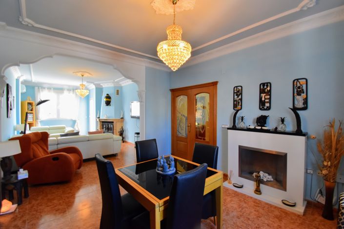 Image No.4-6 Bed Townhouse for sale