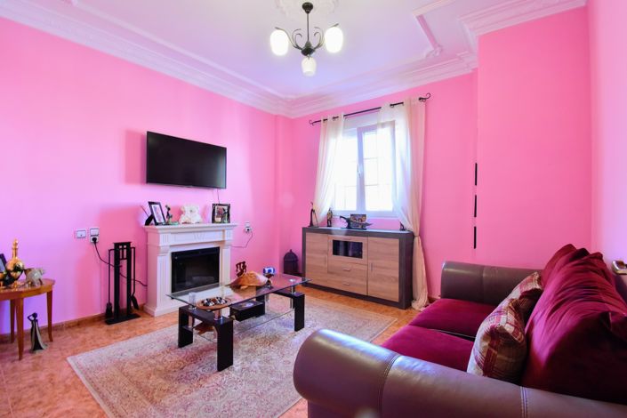 Image No.8-6 Bed Townhouse for sale