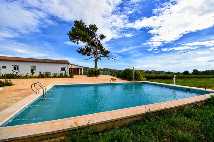 Image No.1-4 Bed Villa for sale