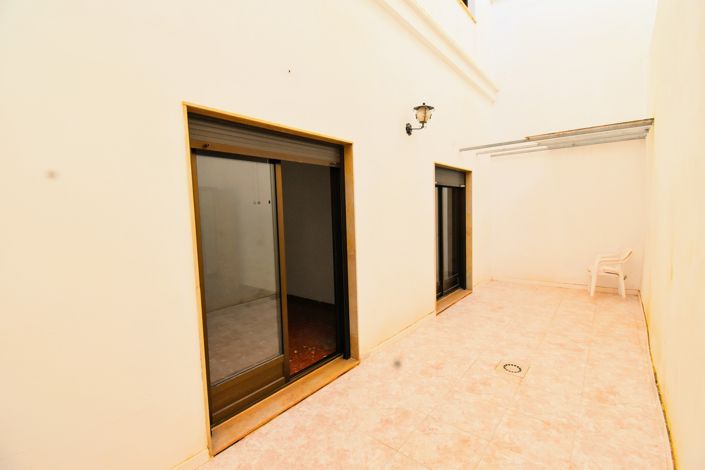 Image No.11-5 Bed Townhouse for sale