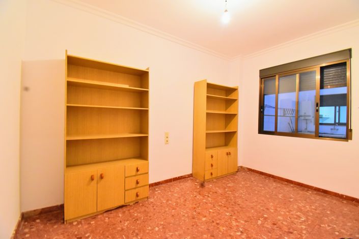 Image No.12-5 Bed Townhouse for sale