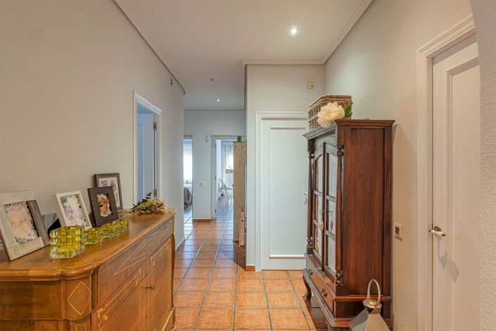 Image No.18-6 Bed Villa for sale