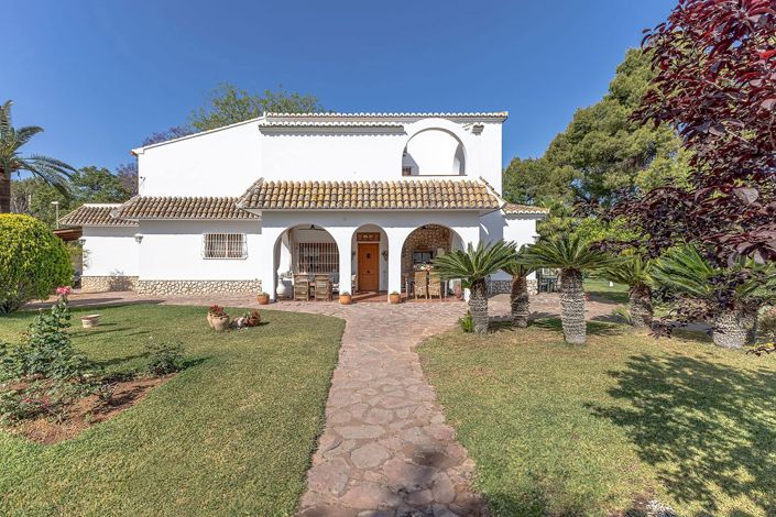 Image No.2-6 Bed Villa for sale