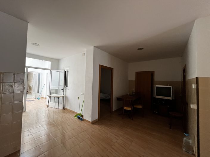 Image No.11-6 Bed Townhouse for sale