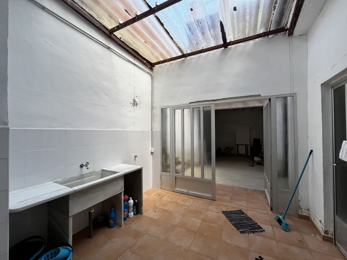 Image No.12-6 Bed Townhouse for sale