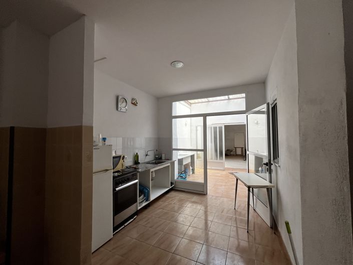 Image No.2-6 Bed Townhouse for sale