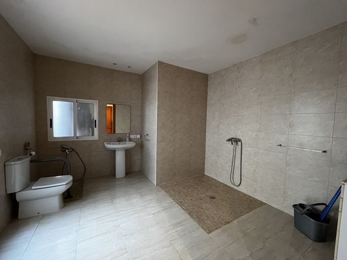 Image No.6-6 Bed Townhouse for sale