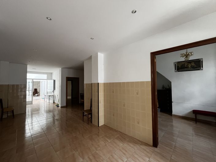 Image No.8-6 Bed Townhouse for sale