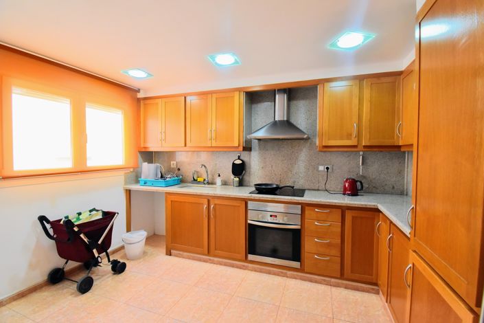 Image No.3-3 Bed Property for sale