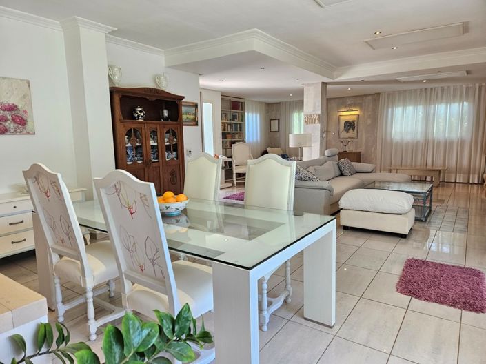 Image No.5-5 Bed Villa for sale