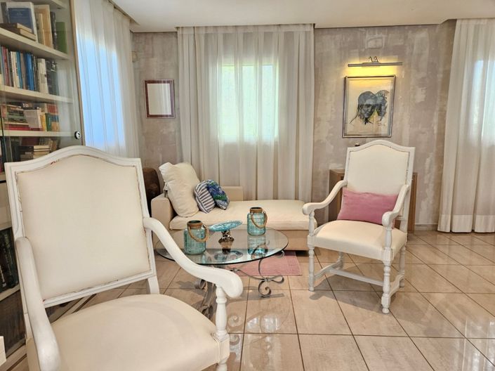 Image No.7-5 Bed Villa for sale