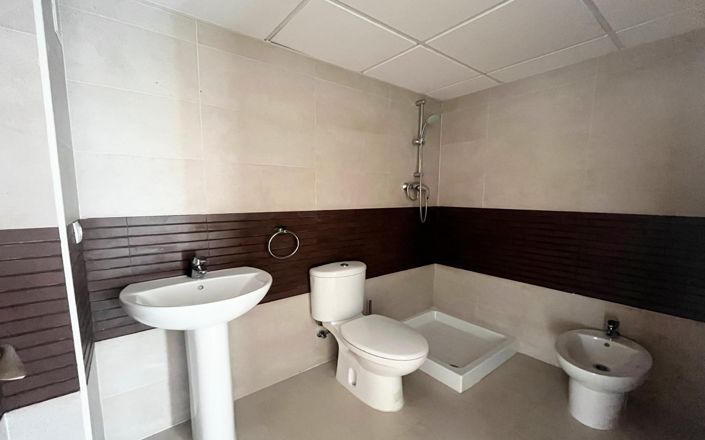 Image No.10-2 Bed Property for sale