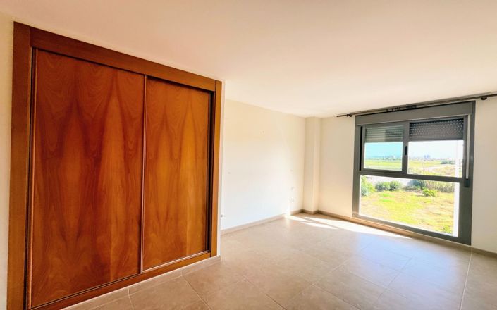 Image No.15-2 Bed Property for sale