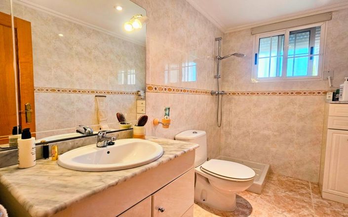 Image No.12-4 Bed Villa for sale