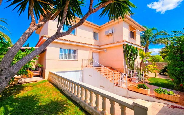 Image No.3-4 Bed Villa for sale