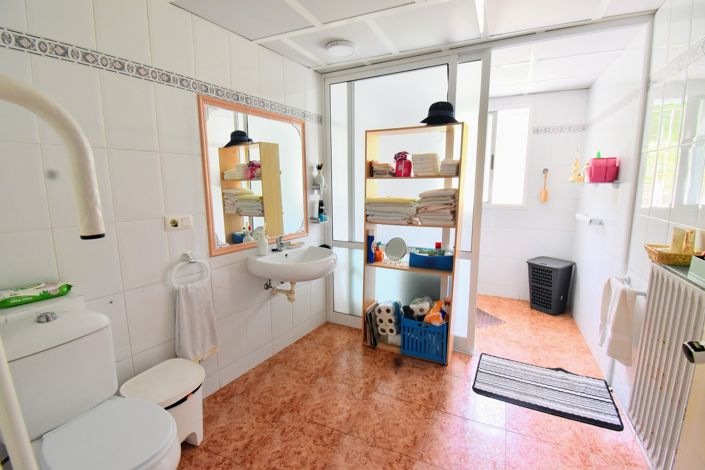 Image No.11-17 Bed Villa for sale