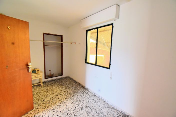 Image No.20-17 Bed Villa for sale