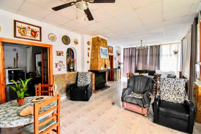 Image No.3-17 Bed Villa for sale