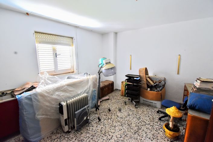 Image No.30-17 Bed Villa for sale