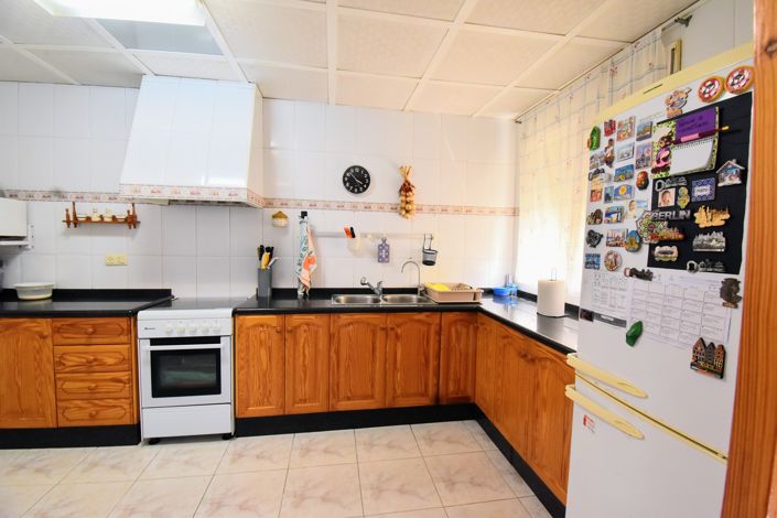 Image No.5-17 Bed Villa for sale